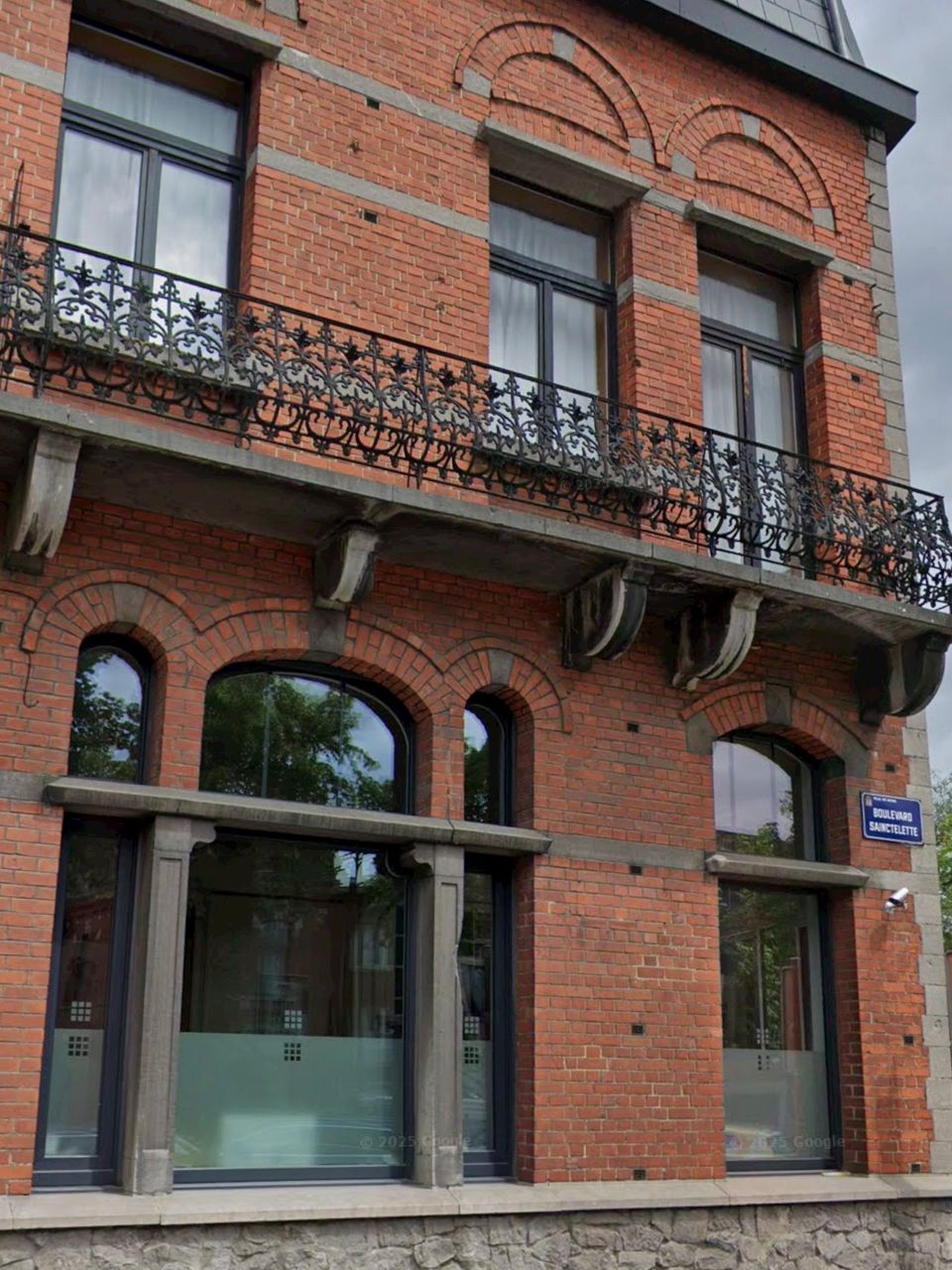 nettoyage des vitres d'une maison de maitre à Mons