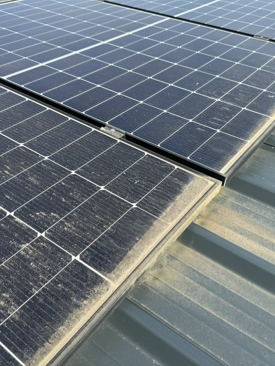 Nettoyage de panneaux solaires à Bernissart - avant