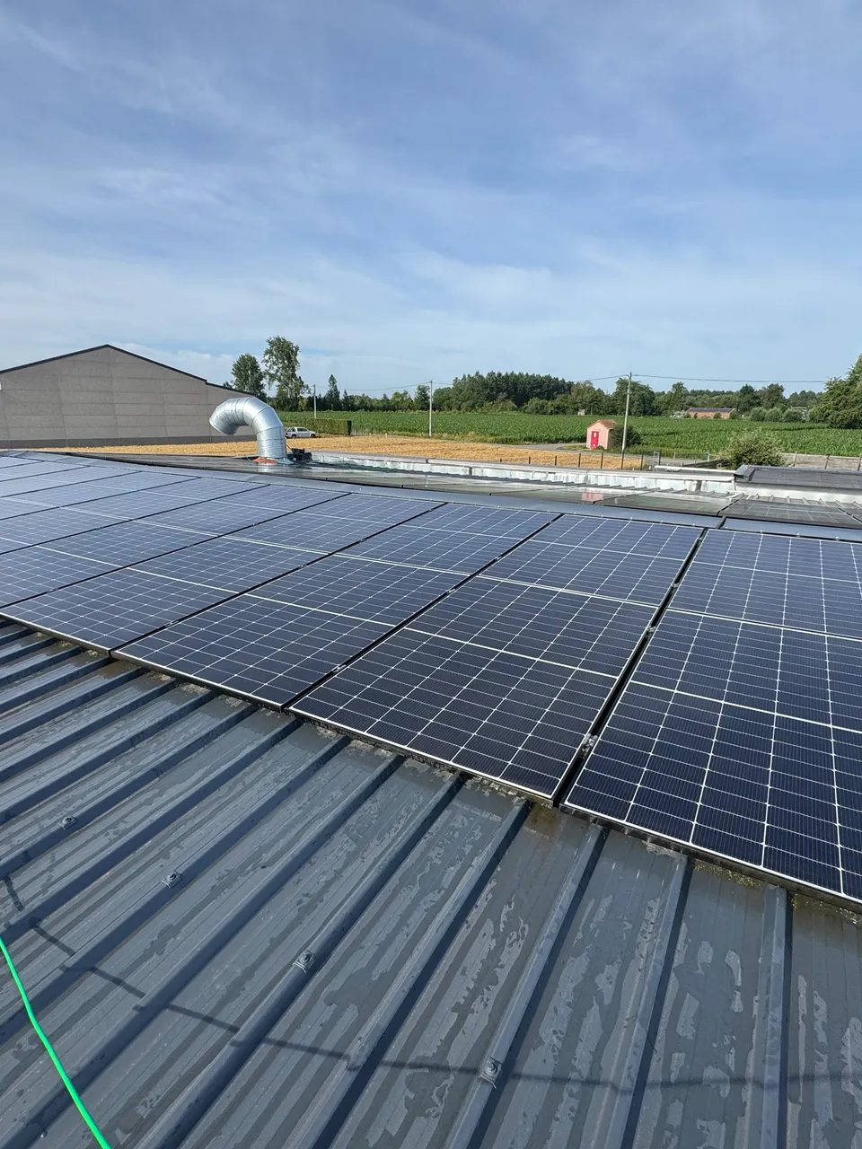 plusieurs panneaux photovoltaïques