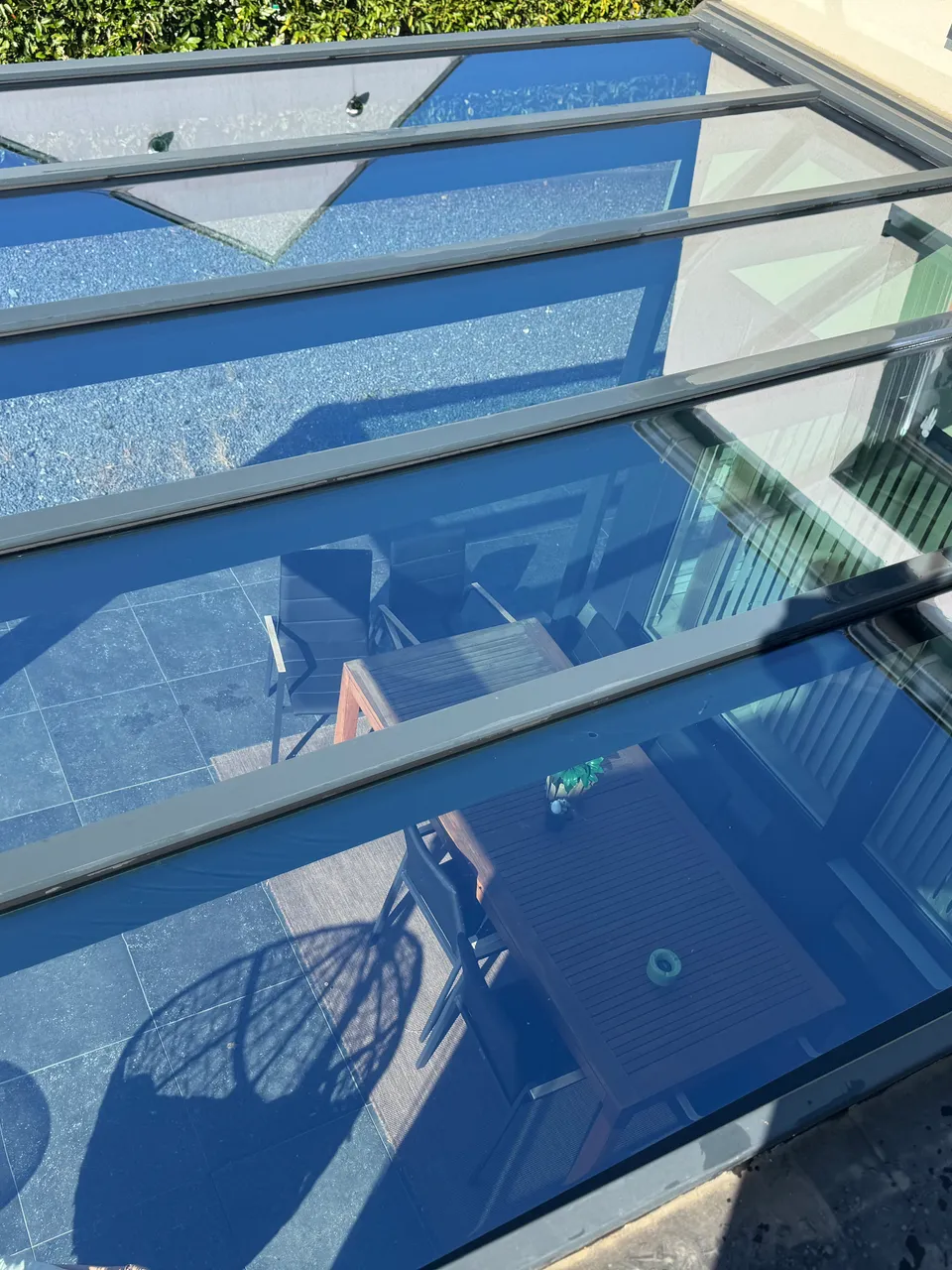 toiture des vitres de la pergola après nettoyage